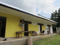 Internatet ved ungdomsskolen i det fattige dalføret Bunduki ble støttet av Steinerskolen i Moss og ferdig i 2018. Internatet ble mat gult som siste hånd på verket i februar 2018.